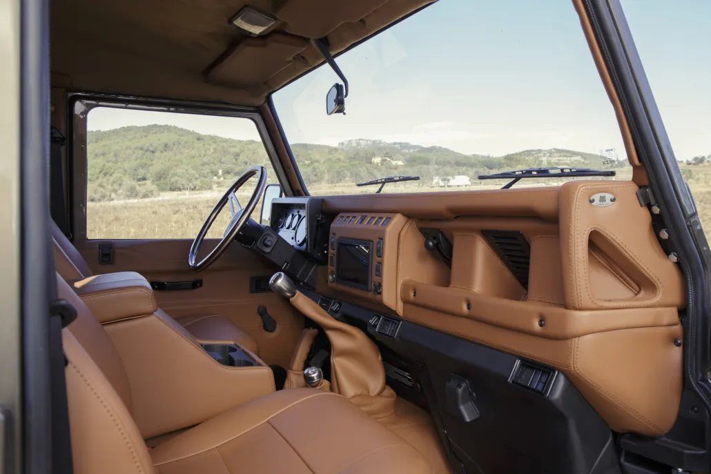 Cognac leather cockpit